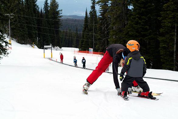 Hvordan lære et barn å gå på ski. Grunnleggende teknikker