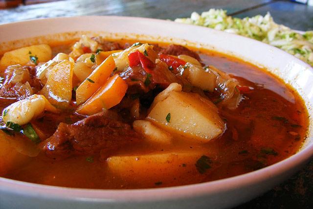 Goulash i multivarett: rask og appetittvekkende