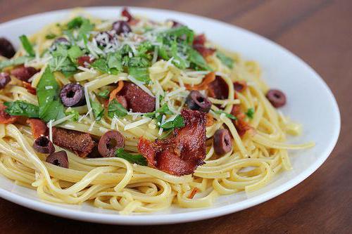 Pasta i fløtesaus med bacon: oppskrift