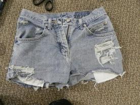 Hvordan lage jeans med ragged shorts