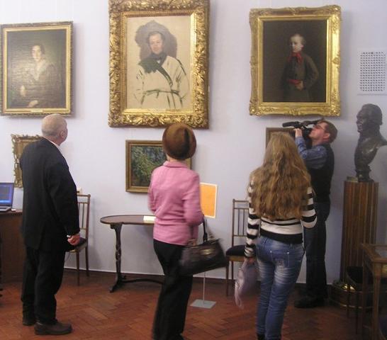 Vrubel kunstmuseum, som ligger i Omsk, står for uttrykket "Vrubel, Museum, Omsk"