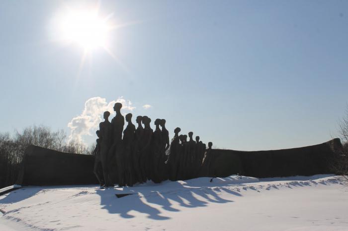 "Folkets tragedie" - et monument som ikke går likegyldig