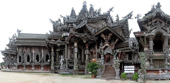 Sanctuary Temple i Pattaya er hovedattraksjonen til Thailand