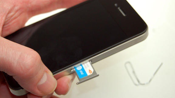 Slik setter du inn et SIM-kort i iPhone 4: instruksjoner
