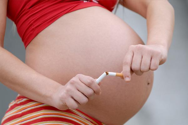 Kan jeg røyke under graviditet, og er det skadelig for fosteret?